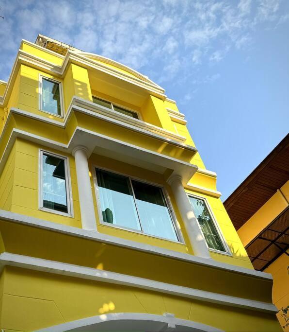 Villa Huge House Mid Of Phromphong Sukhumvit39 4suite Bedrooms/kitchen/wifi Bangkok